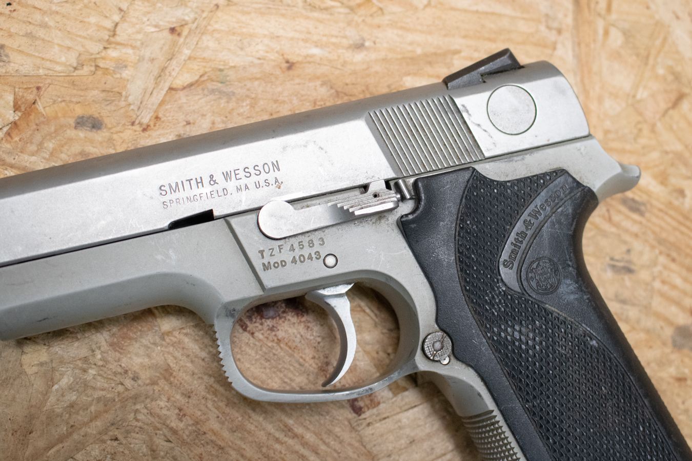 SMITH AND WESSON 4043 40 S&W Police Trade-In Pistols (Fair Condition)